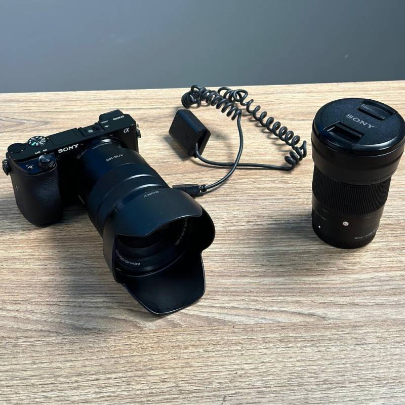 Outlet Cámara Sony A6100 Con Accesorios
